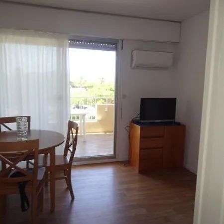 Apartment Hyeres, 1 Piece, 4 Personnes - Fr-1-335-136