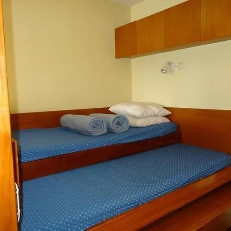 Hyeres, 1 Piece, 4 Personnes - Fr-1-335-136 Apartment Hyeres